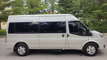 Thân xe Ford Transit 2024 đẹp và mạnh mẽ
