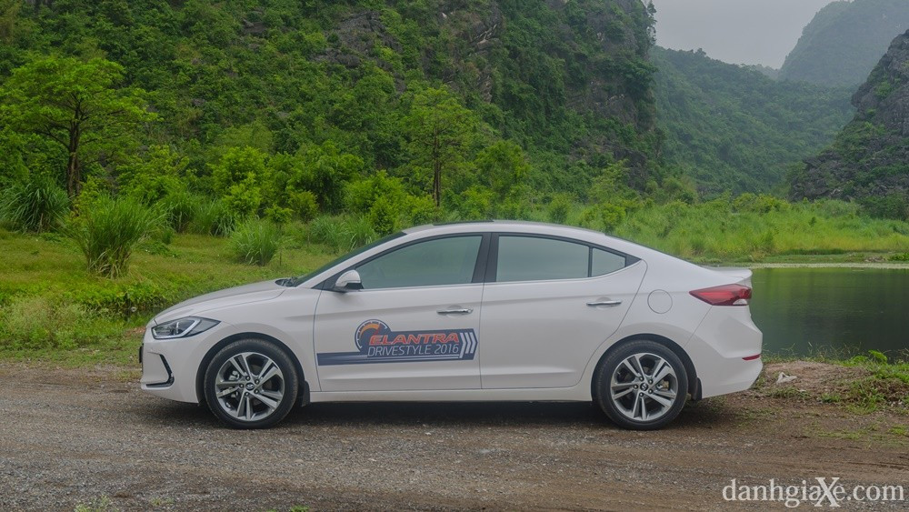 Thân xe Hyundai Elantra 2016