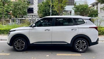 Thân xe Kia Carens 2024