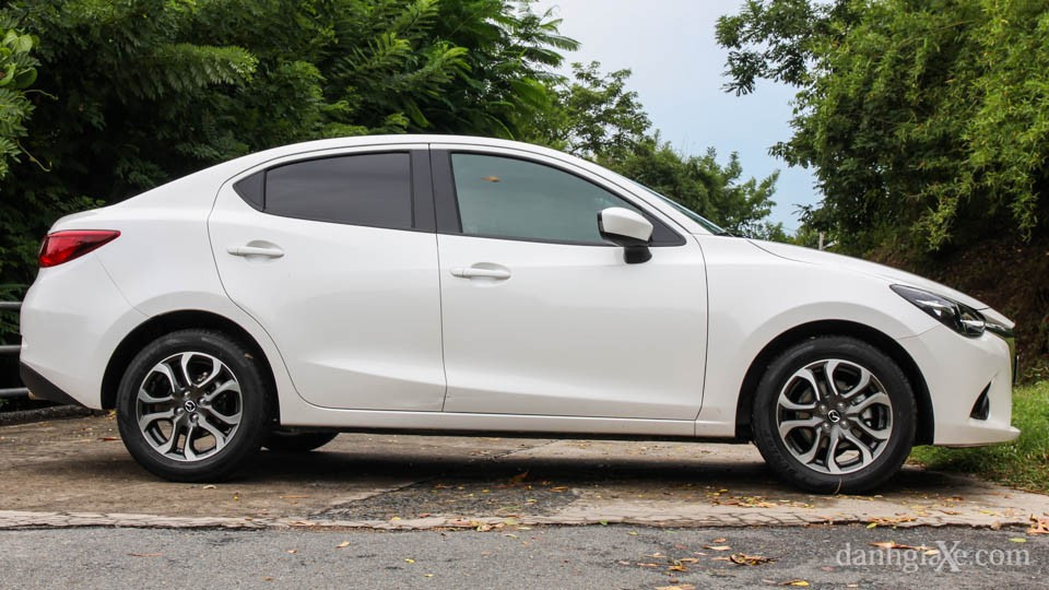 Thân xe Mazda 2 2015