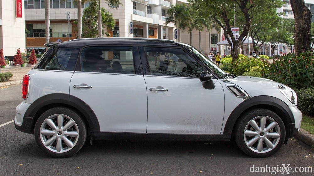 Thân xe MINI Countryman 2015