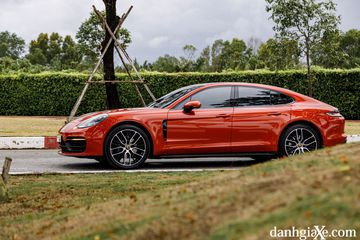 Thân xe Porsche Panamera 2023