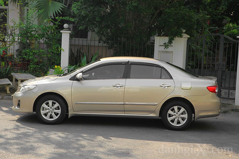 Thân xe Toyota Altis 2012
