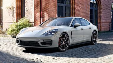 Thiết kế đầu xe kiểu thể thao của Porsche Panamera GTS 2024