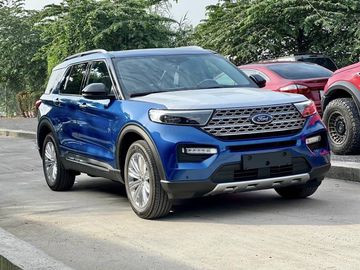 Thiết kế đầu xe mạnh mẽ của Ford Explorer 2023