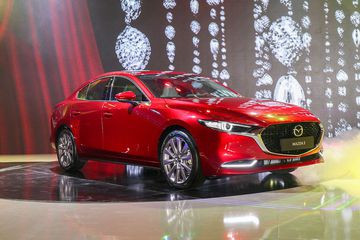 Thiết kế hông xe Mazda 3 2022