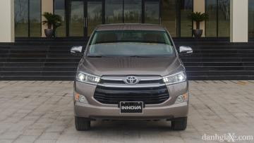 Toyota Innova Front