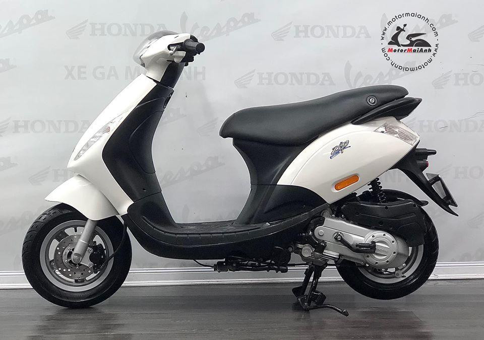 Chiếc xe Piaggio Zip cũ với thiết kế đơn giản