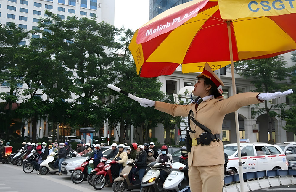 Di Chuyển Theo Hiệu Lệnh Của Người Điều Khiển Giao Thông