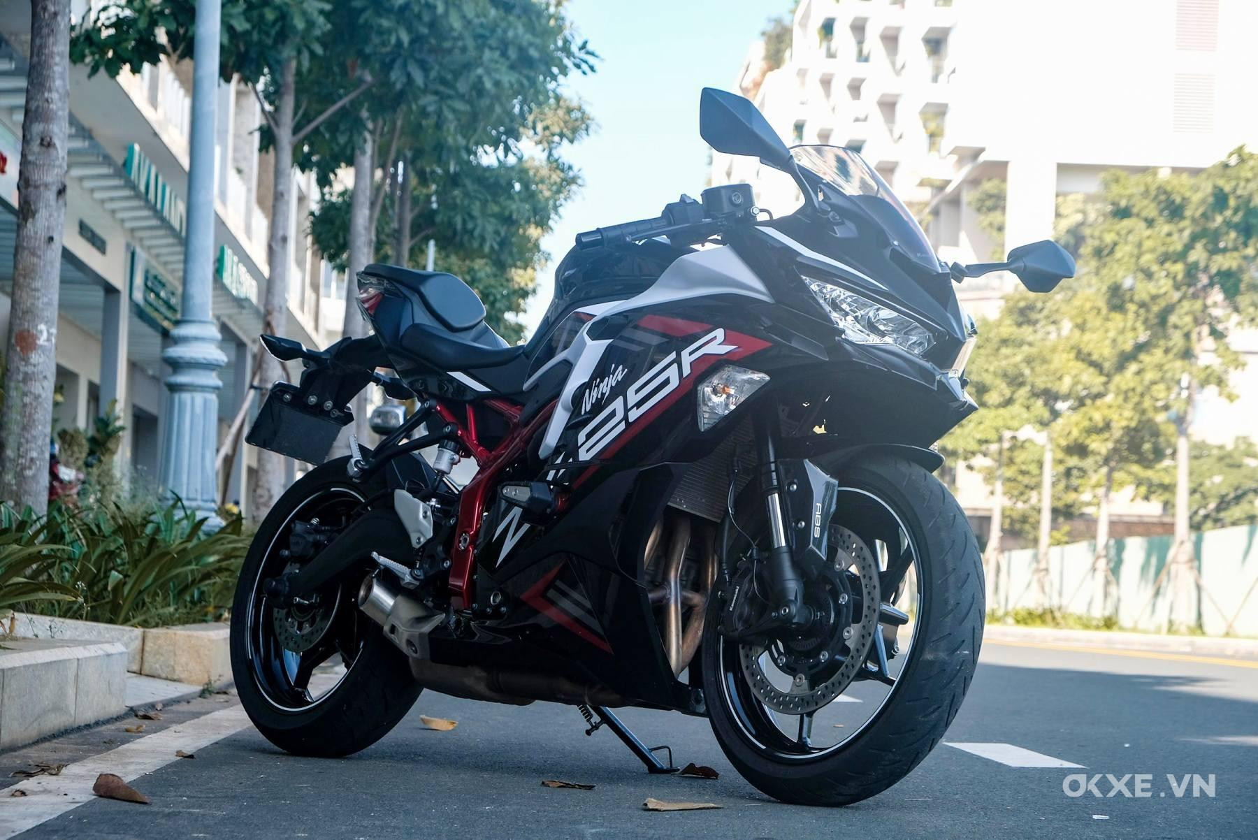 Kawasaki Ninja ZX-25R có thiết kế thể thao ấn tượng