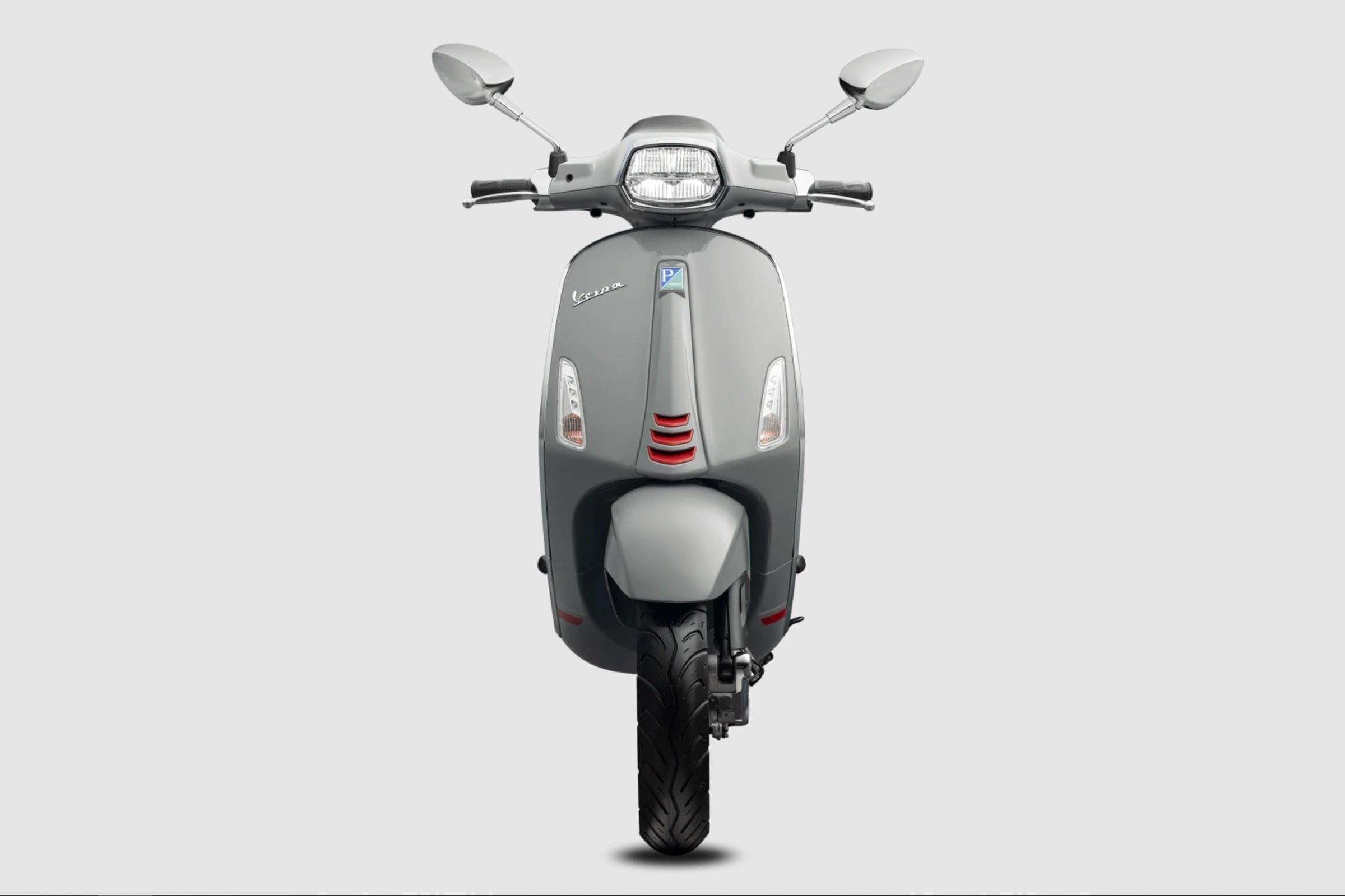 Mẫu xe Vespa Sprint 2022 trên đường phố